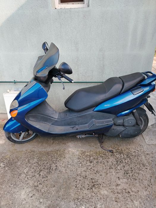 Vând scuter Yamaha de 125 cmc