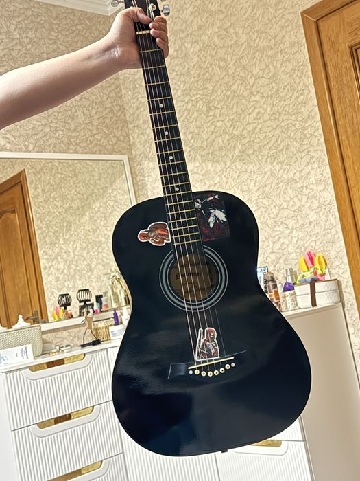 Продам акустическую гитару Levinson