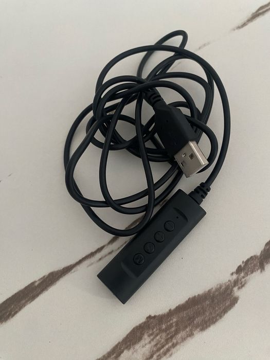 placă de sunet externă USB cu adaptor pentru jack de 3.5 mm și controler integrat pe cablu
