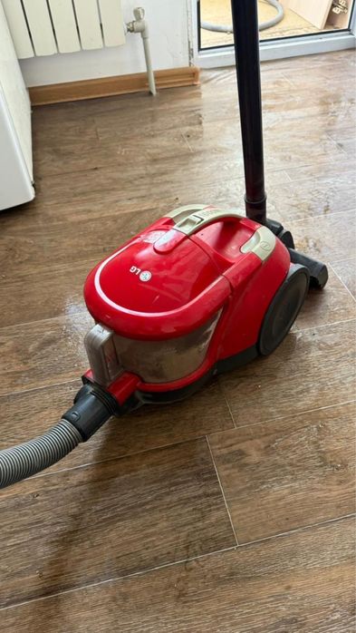 Продаю пылесос в отличном срстоянии