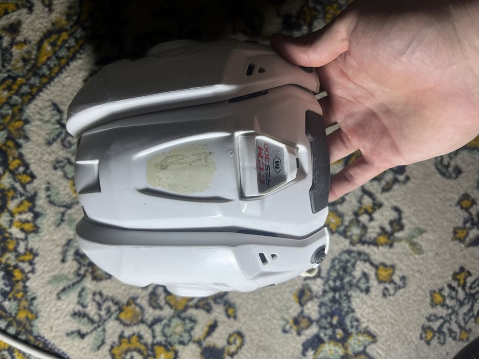 Продам хоккейный шлем