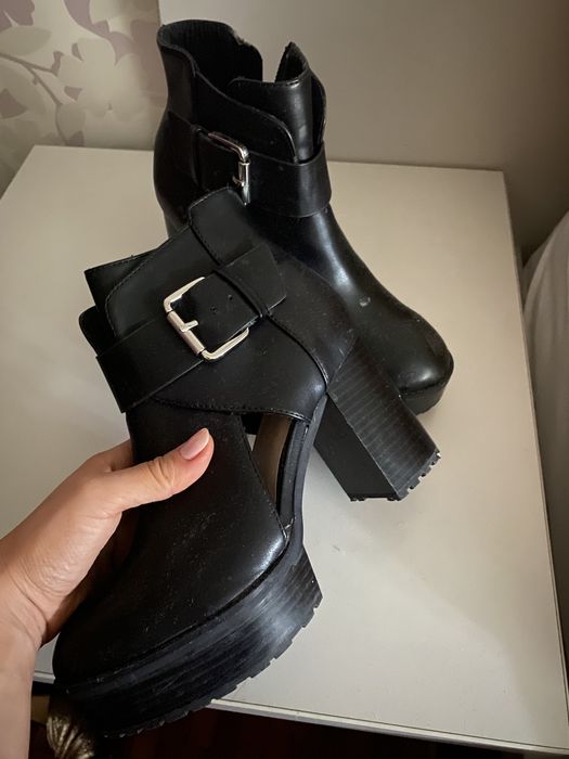 Botine decupate marimea 35