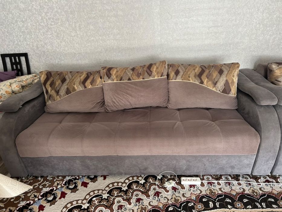Продам уголок  есть торг.