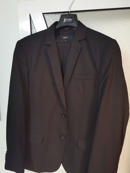 Costum bărbătesc elegant