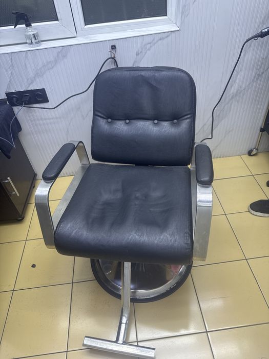 Продам парикмахерское кресло