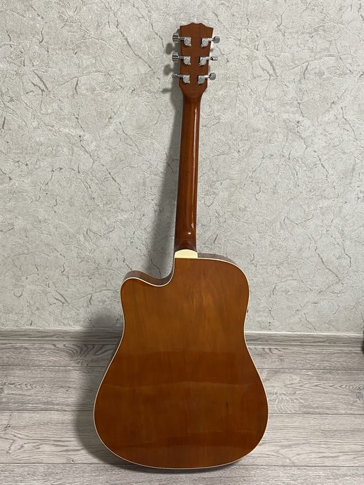 Продаю электроакустическую гитару