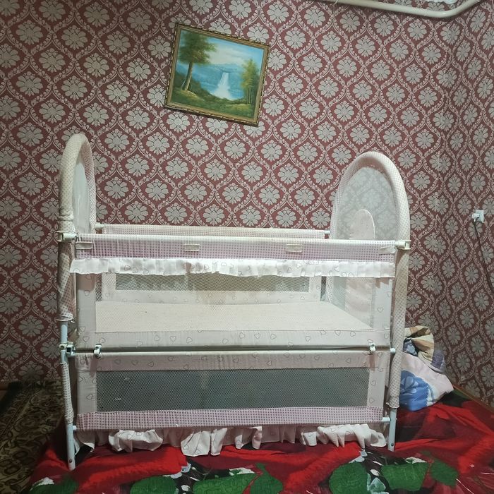 Кроватка для детей 200минг сум