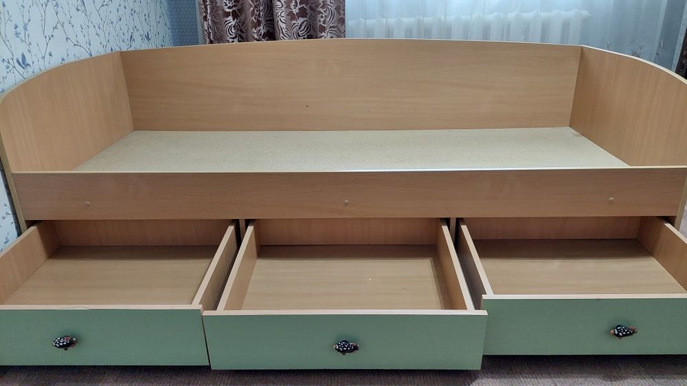 Продам односпальную кровать