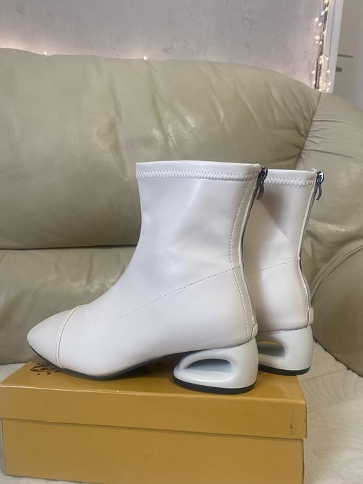 Дамски боти на ток