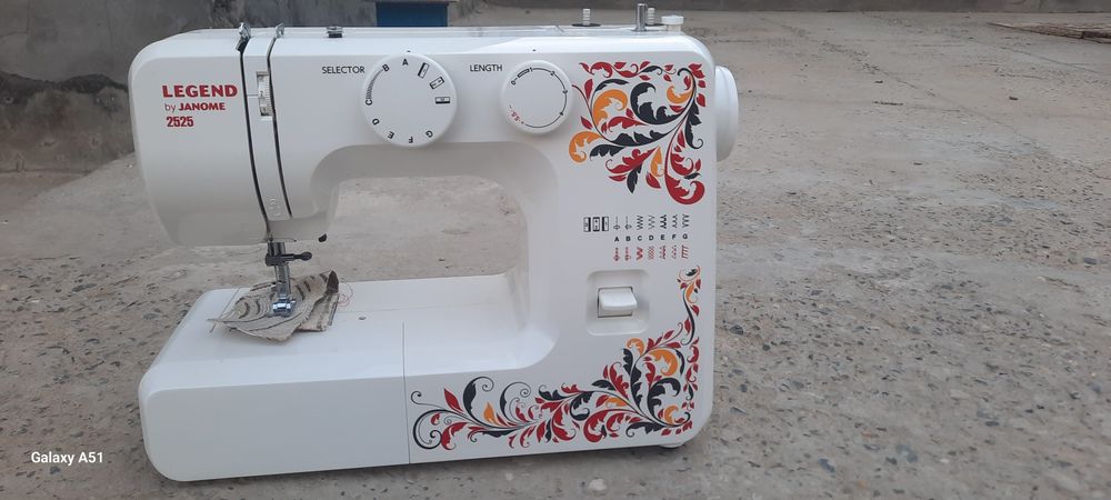 Швейная машина Janome 2525 белый