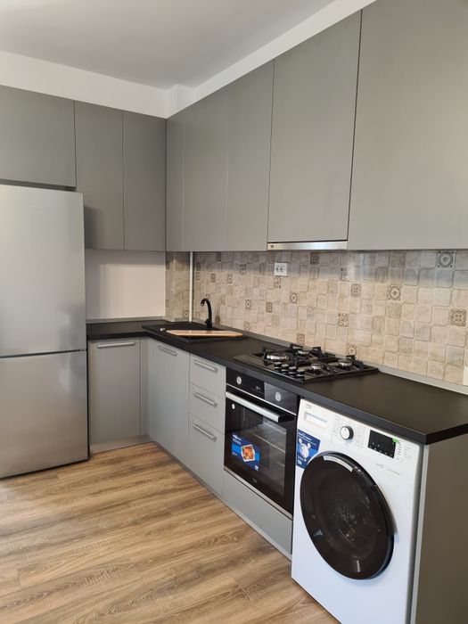Inchiriez apartament central cu 3 camere si loc de parcare subteran