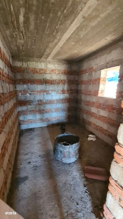 Casă de vânzare în comuna Corbeni, sat Oestii Ungureni, județ Argeș.