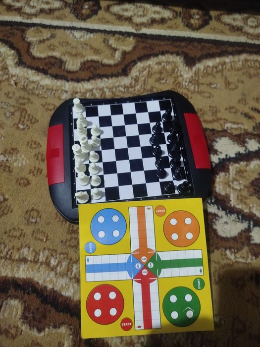 Vând șah cu toate piesele