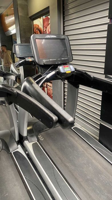 Бягаща пътека Life Fitness 95Т Discover SE Elevation Series