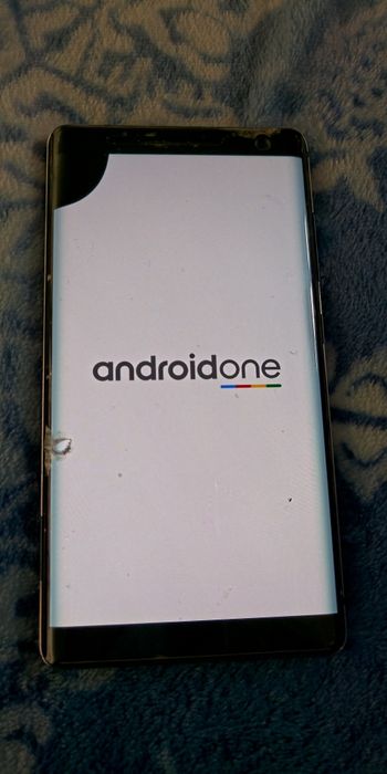 Nokia 8 Sirocco, ecranul prezintă o pată neagră complet