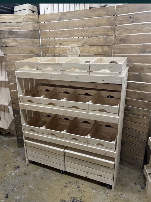 Универсален дървен стелаж с 14 касетки/ щайги за плод и зеленчук