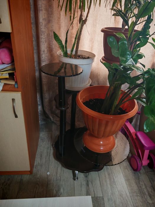 Продам подставку по цветы