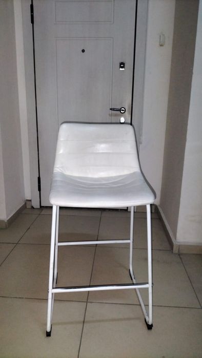 Продам стулья барные и столы