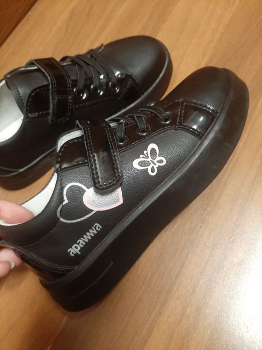 Обувки за момиче 31 номер като нови