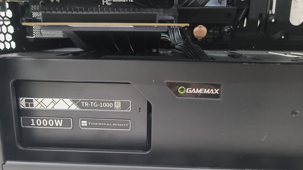Rtx 4070ti 12gb, i7 13700k