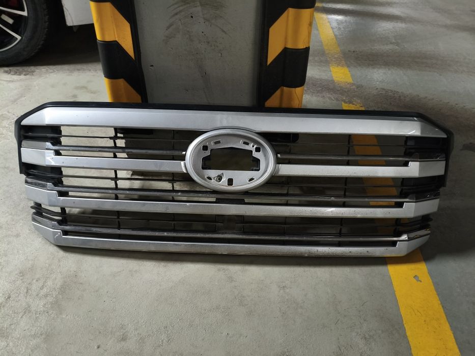 Решетка радиатора на крузак 300