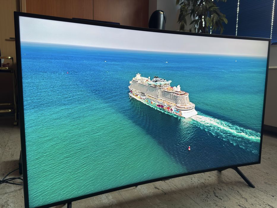 Televizor Samsung 4K diagonala 138 curbat