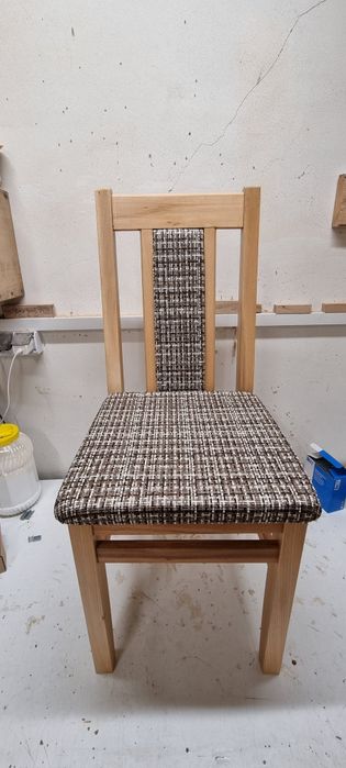 Producător scaune tapițate și mese din lemn masiv