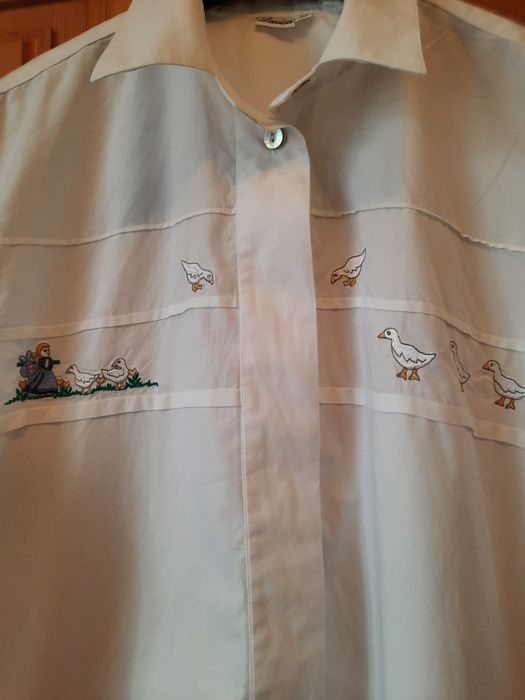 Bluza dama alba cu broderie mărimea 40