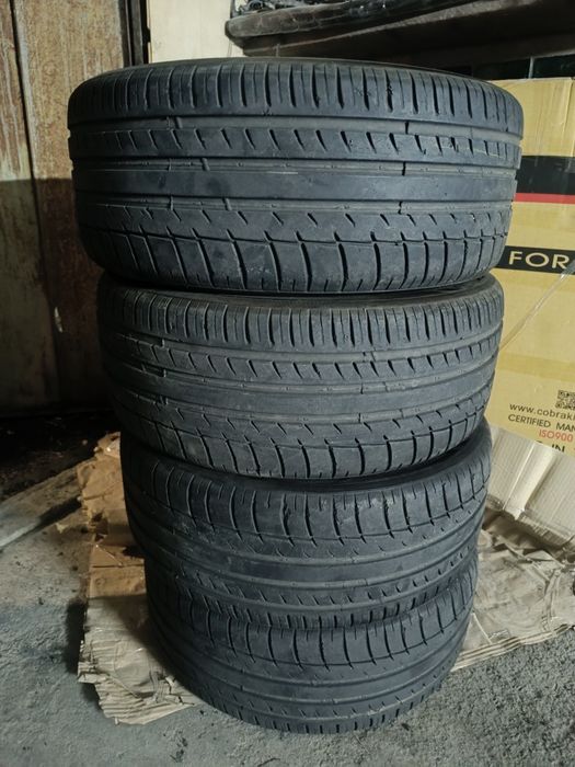 Продам комплект резины 275 45 r20