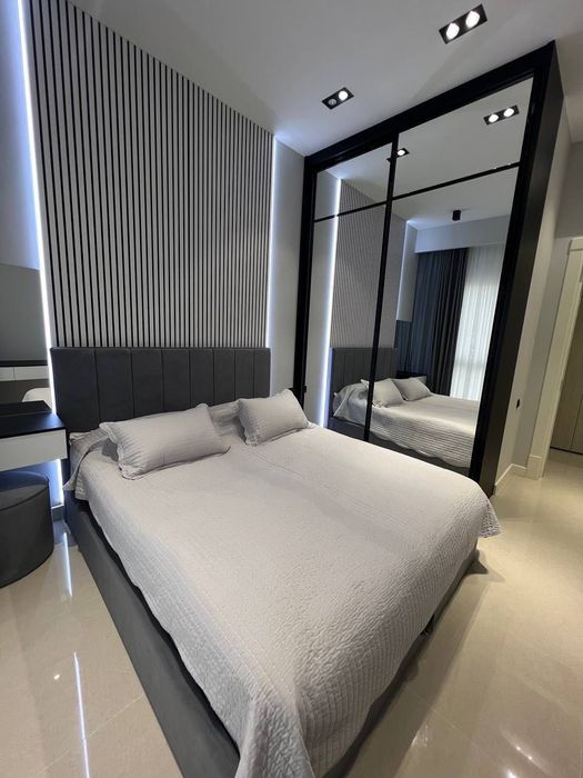 Mirabad Avenue glamour