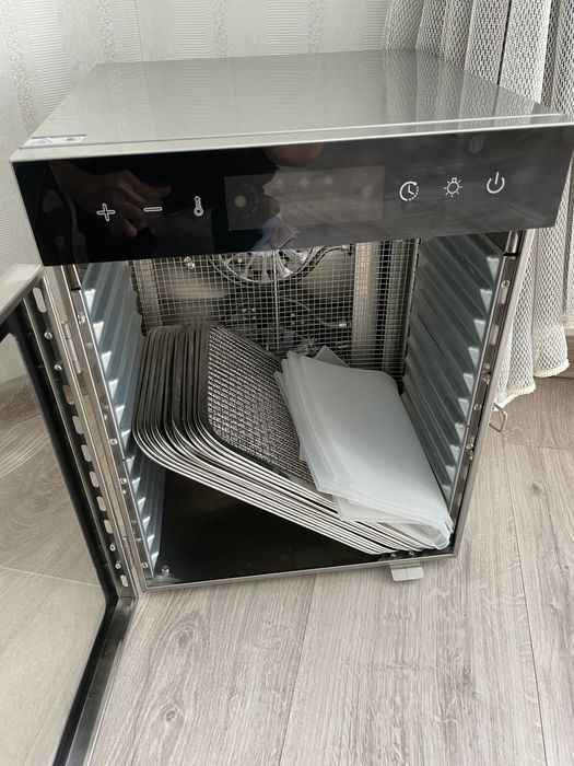 Дегидратор (сушилка для овощей)