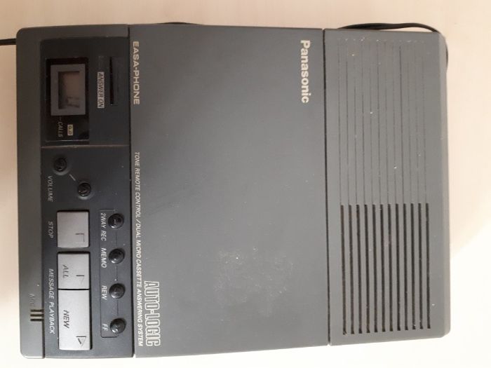 Ретро телефонен секретар Panasonic KXT500.