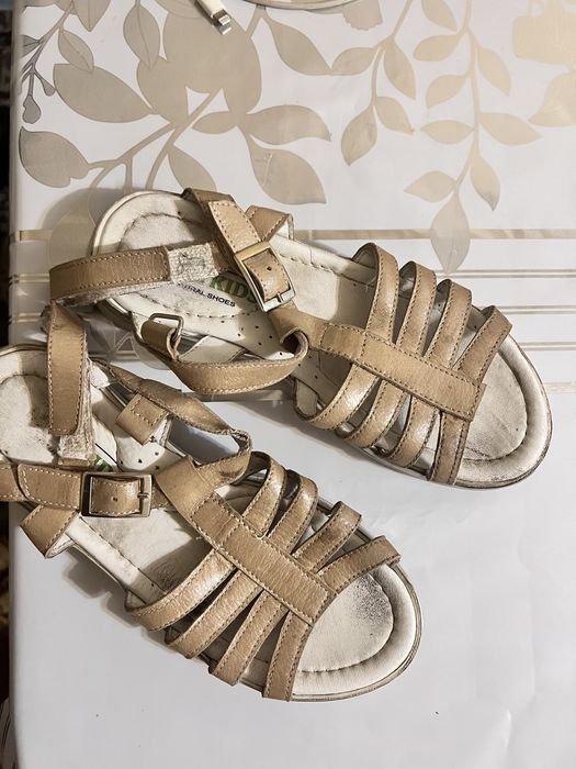 Продам детскую обувь