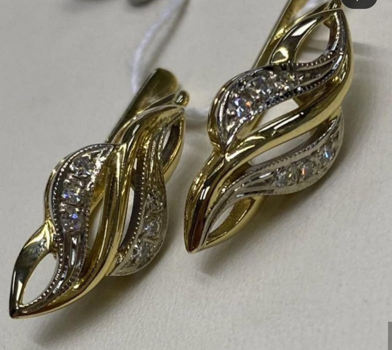 Серьги золотые с бриллиантами