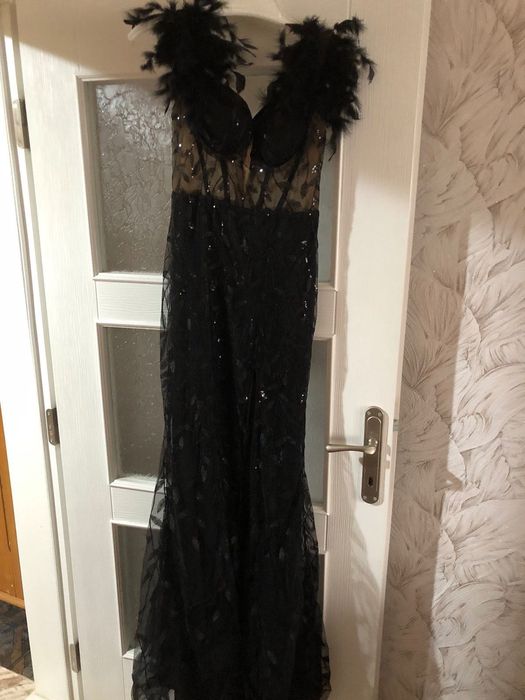 Черна рокля с перс