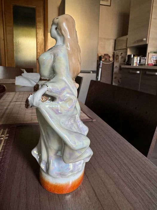 Vechi - Bibelou confectionat din portelan - foarte vechi