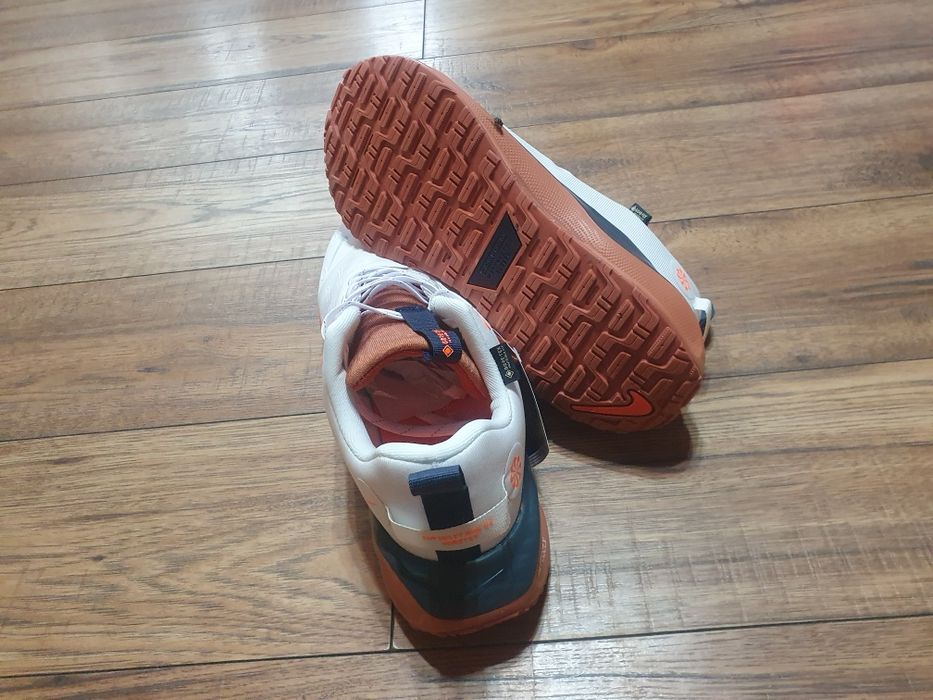 Vând adidasi nike react x
