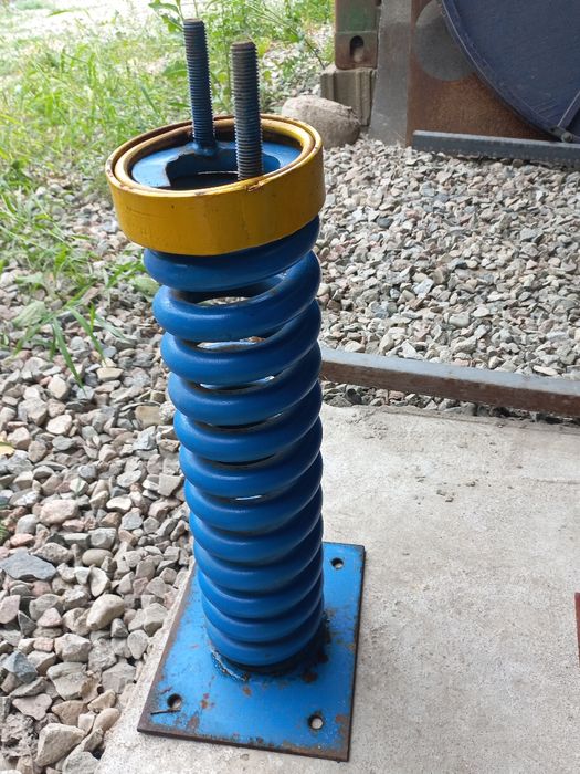 Пружины для детских площадок.