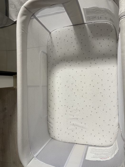Vând co-sleeper pentru bebeluși – stare impecabilă!
