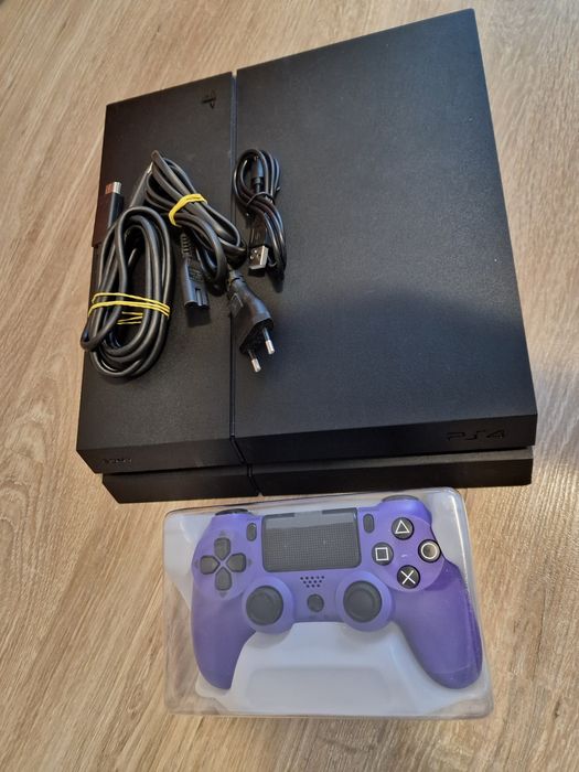 PlayStation 4 black