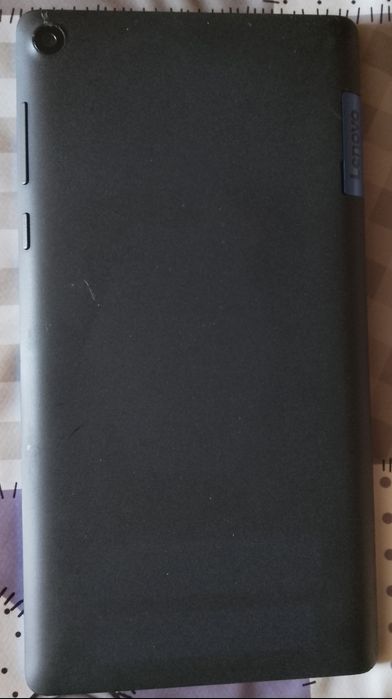 Продавам таблет Леново