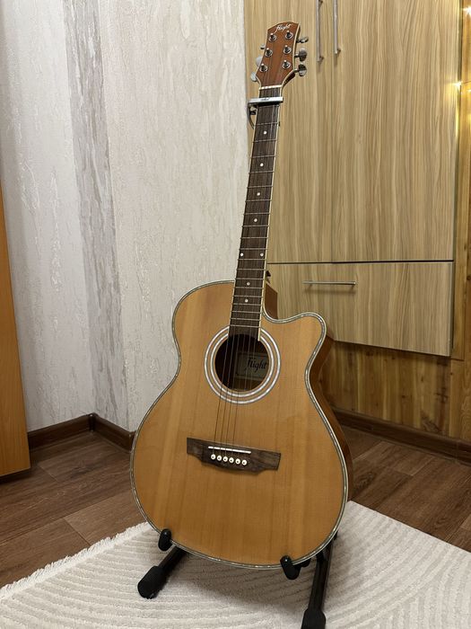 Продам гитару Flight