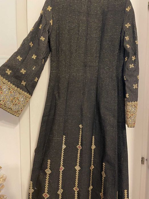Rochie traditionala romaneasca veche, cusută manual cu fir