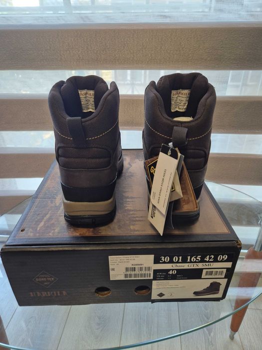 Чисто нови, неизползвани обувки Härkila за лов и тьризъм.