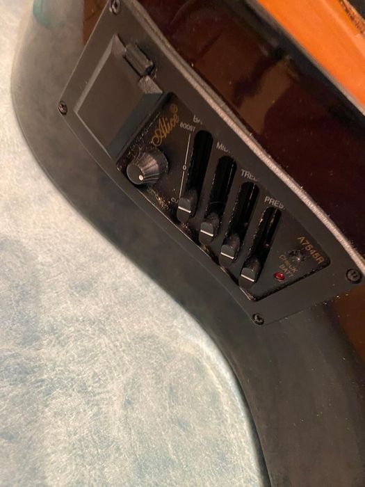 Продаю гитару в хорошем состоянии