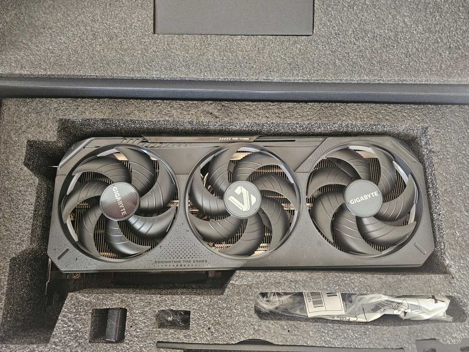 Видео карта Gigabyte GeForce RTX 5070 GAMING OC 12GB GDDR7, гаранция