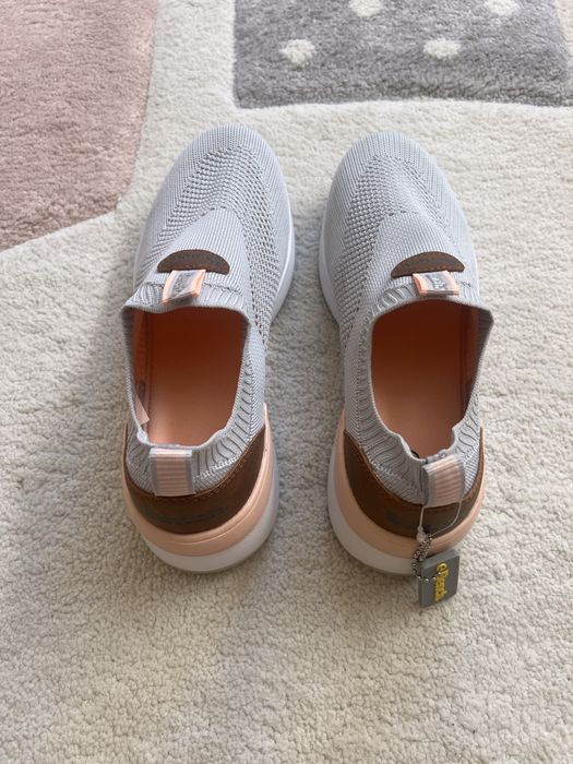 Чисто нови маратонки Bench