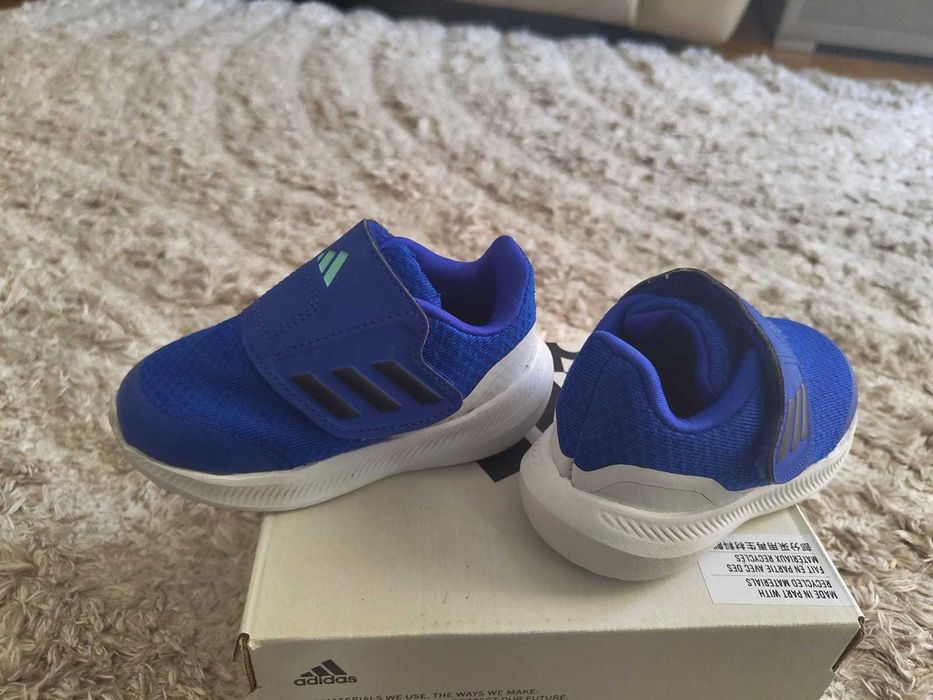 Vand Adidasi baieti nr.22 stare f buna int 13.5 pret 50 lei