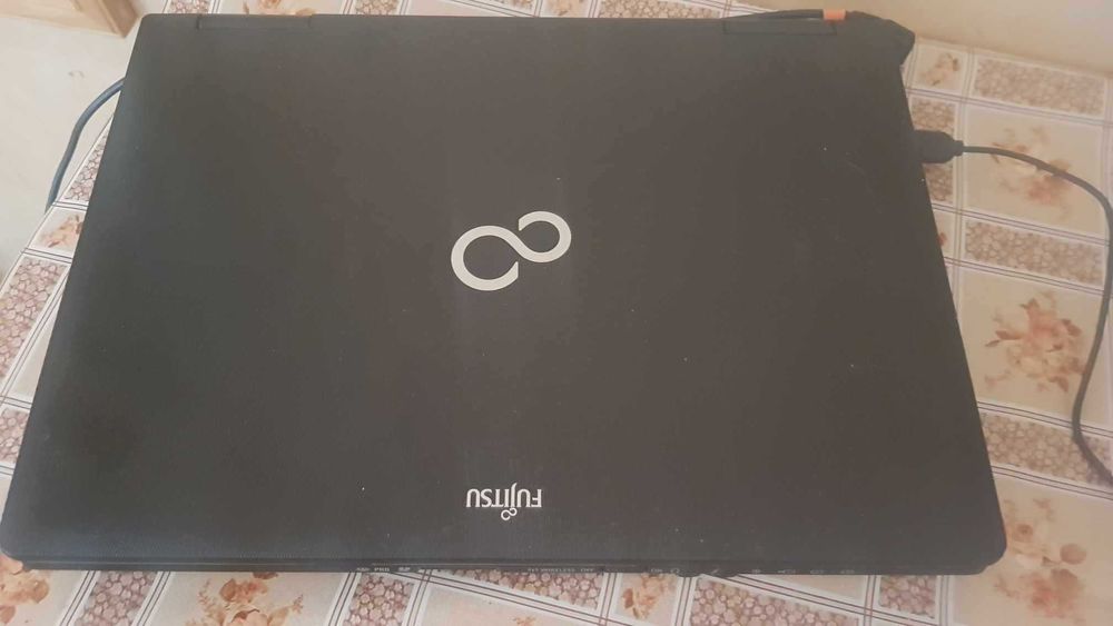 Лаптоп Fujitsu Siemens s752 i3-3 8GB 128GB