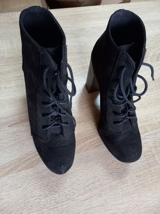 Botine dama,marimea 37.Pret.20 lei.